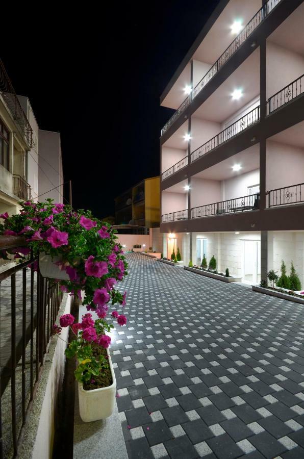 Villa Cavar, Apartments Close To The Beach Makarska Exterior foto